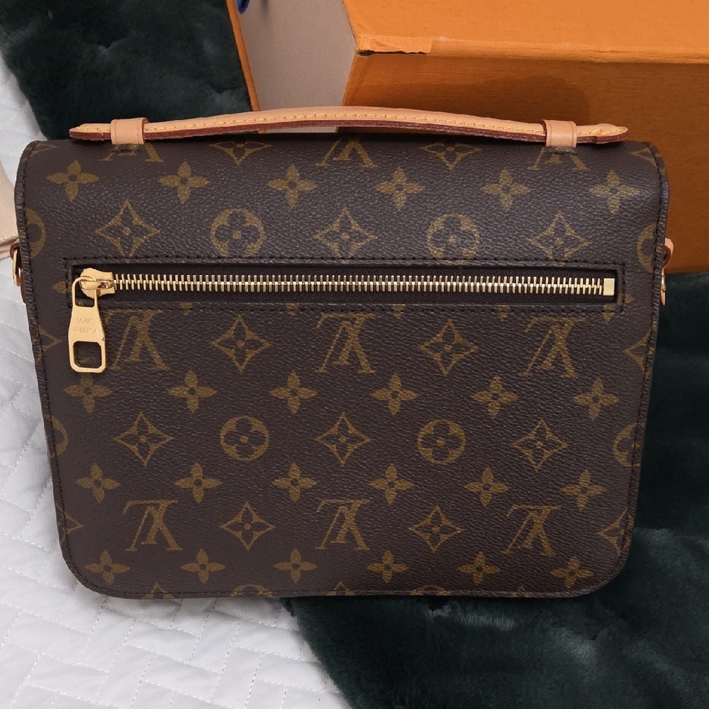 Authentic Louis Vuitton Metis Monogram Crossbody Bag EUC - Picture 4 of 16